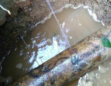 渝水楼顶渗水维修公司分享下地暖漏水的原因及检测方法。